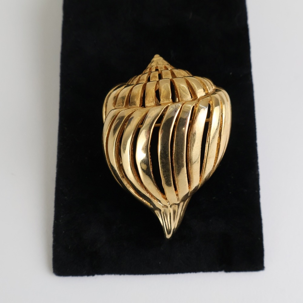 Best Vintage Gold Tone Seashell Brooch Pendant Conch Shell Nautical Jewelry 2" - Picture 1 of 5